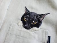 Виж как бродирани котенца се крият в ризи