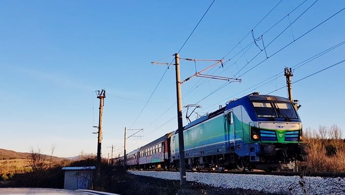 Една от скорошните придобивки на БДЖ - локомотив от серията с имена на ханове. Новите влакове за над 2,7 млрд лв. обаче ще бъдат предоставени на компанията, която ще бъде избрана да сключи договор за обществена услуга от 2025 г.