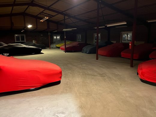 Откриха 22 стари спортни коли за милиони евро в склад в Брюксел