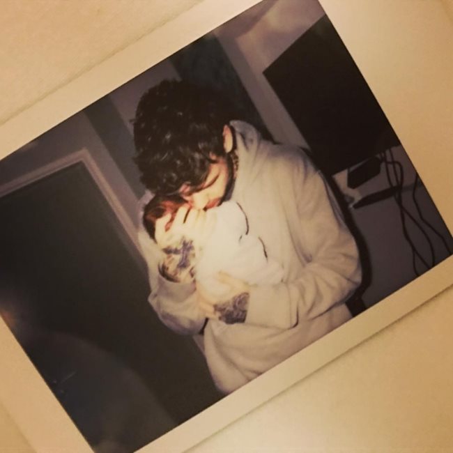 Бащата Луъм Пейн с новороденото момченце на име Беър. СНИМКА: Инстаграм