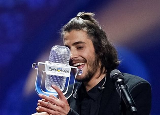 Победителят от "Евровизия" Салвадор Собрал  СНИМКА: Ройтерс
