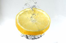 За какво помага лимоновата вода?