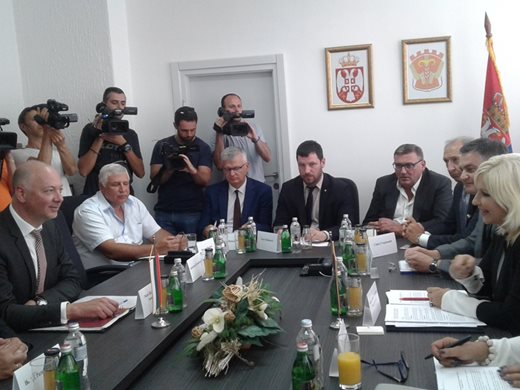 Министър Желязков и вицепремиер на Сърбия обсъждат магистрала и жп връзки