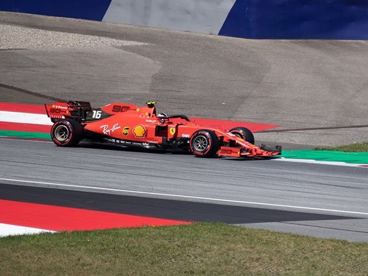 "Ферари" отрече слуховете, че ще напуска Формула 1