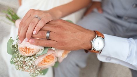 Ако празничният сезон ви донесе годеж, вижте кои ще са актуалните за 2023 сватбени халки