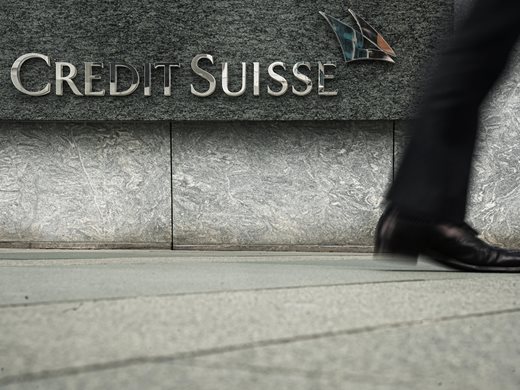 Водещи профсъюзи  в Швейцария настояват UBS и Credit Suisse да спрат съкращенията