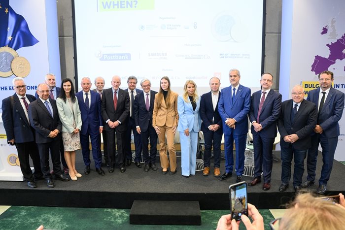 Международният форум събра в една зала десетки европейски бивши премиери, финансови министри и водещи наши политици.