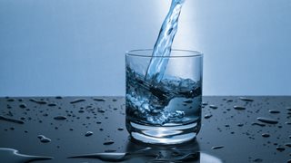 Какво става с тялото, ако пием само вода