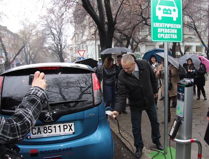 Резултатът на България по отношение на дела на електромобилите е малко под средния за континента.

СНИМКА: “24 ЧАСА”