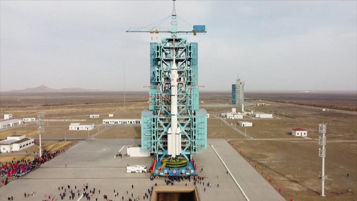 Започнаха комплексни тестове за мисията по изстрелването на пилотирания космически кораб „Шънджоу-15“