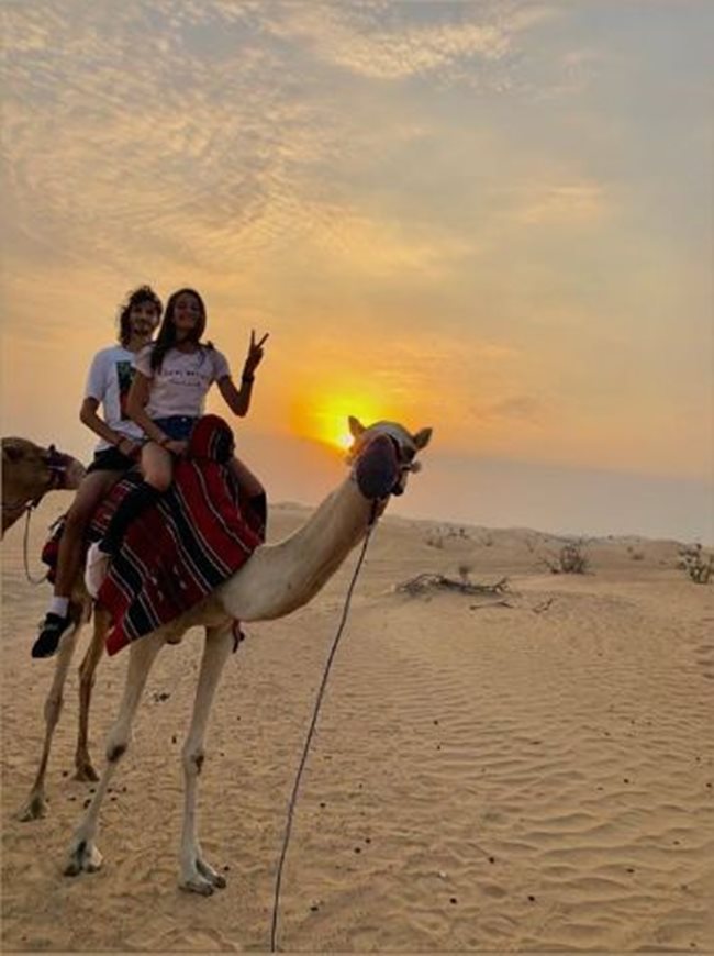 Тишо и Елеонора яздиха камила