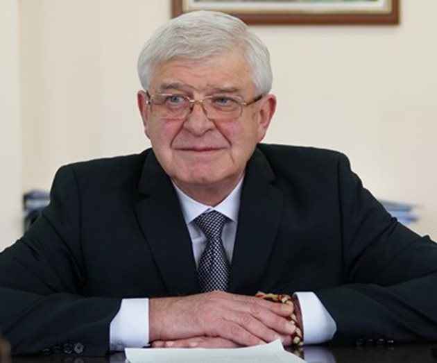 Здравният министър Кирил Ананиев
