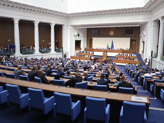 Кой сложи началото на популистката вакханалия в управлението на страната?