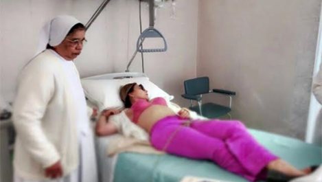 Орнела Мути се снима в болница полугола (Снимки 18+)
