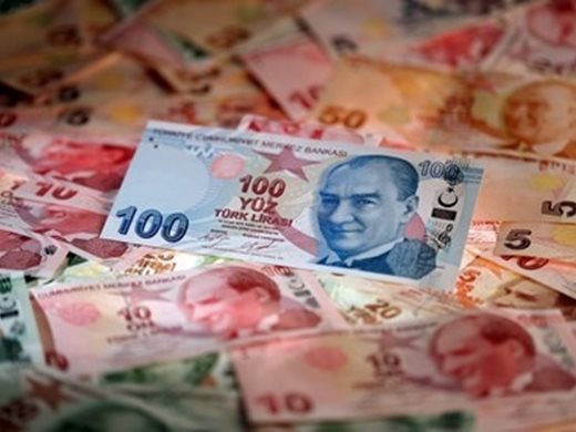 Турски бизнес лобита искат по-строга парична политика за стабилизиране на лирата
