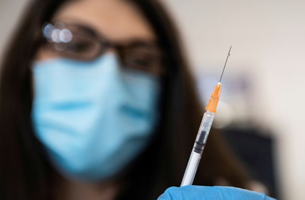 Учени в Хюстън наблюдаваха две групи от по 935 хил. души и установиха, че ваксините пазят и от деменция.