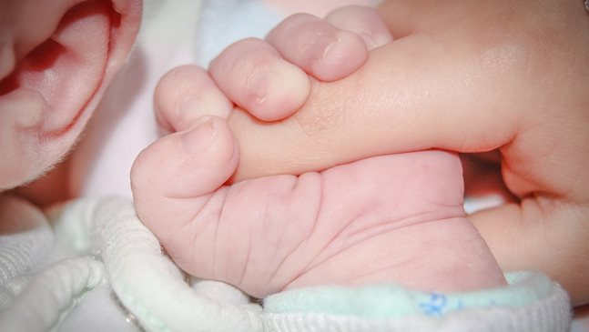 Изписаха най-малкото бебе в света, родило се само 245 грама