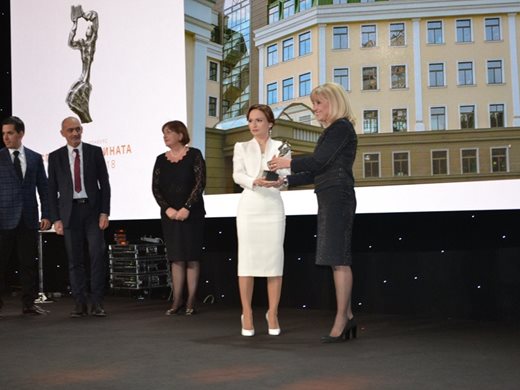 Министър Аврамова отличи спортен комплекс с наградата „Сграда на годината“