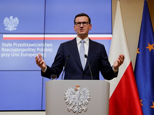 Как Полша не само  запази работните  места, но увеличи и заплатите