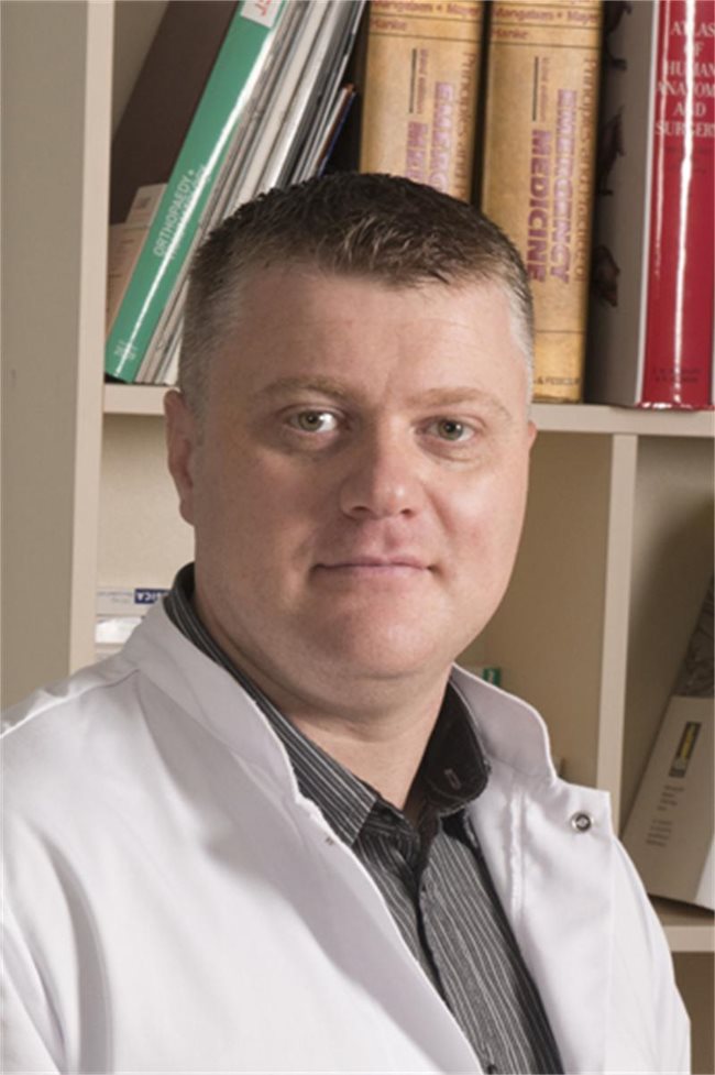 Д-р Атанас Кацаров, ортопед-травматолог, главен административен лекар в Клиниката по детска ортопедия и травматология в столичния “Пирогов”.