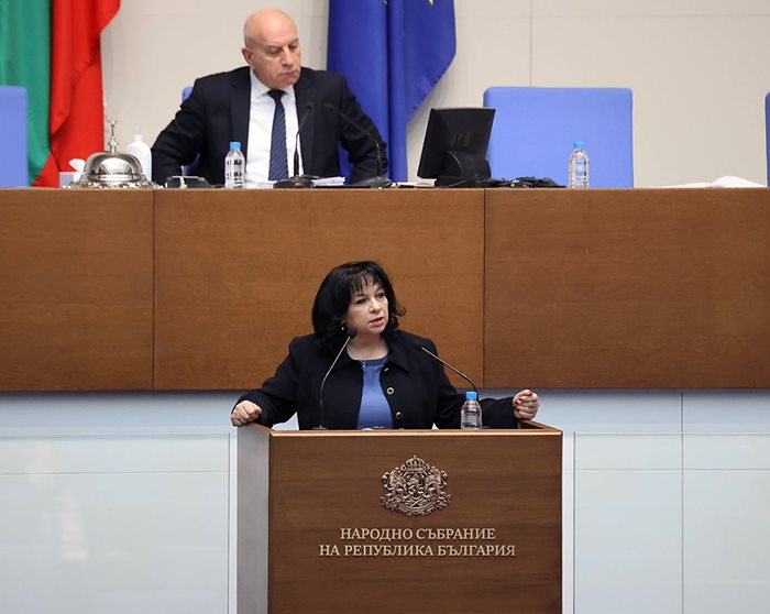 Енергийният министър Теменужка Петкова заяви вчера в парламента, че токът в България е значително по-евтин от този в съседните държави.