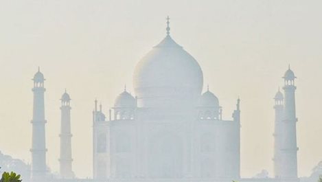 Плътна мъгла забули Тадж Махал (Снимки)