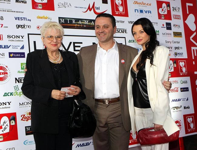 Йорданка Кузманова с режисьора Илиян Джевелеков и Диляна Попова на премиерата на филма “Love.net”