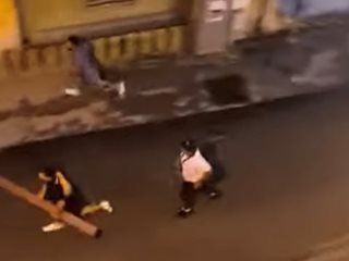 Вижте как български банди се биха с бухалки в италиански град, кметът зове за помощ (Видео)