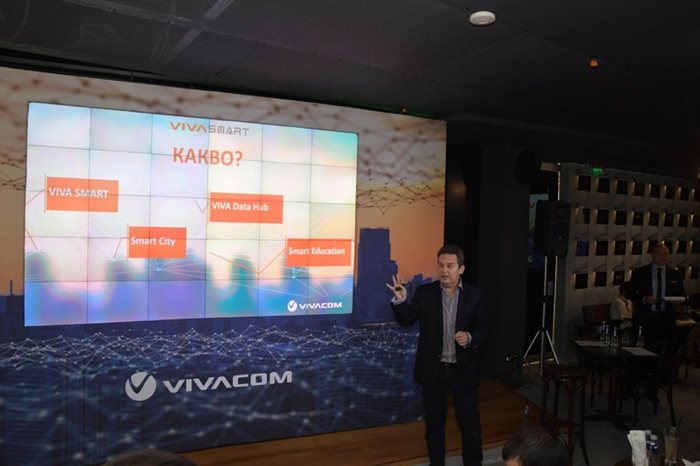 Главният изпълнителен директор на "Виваком" Атанас Добрев обяснява възможностите на платформата