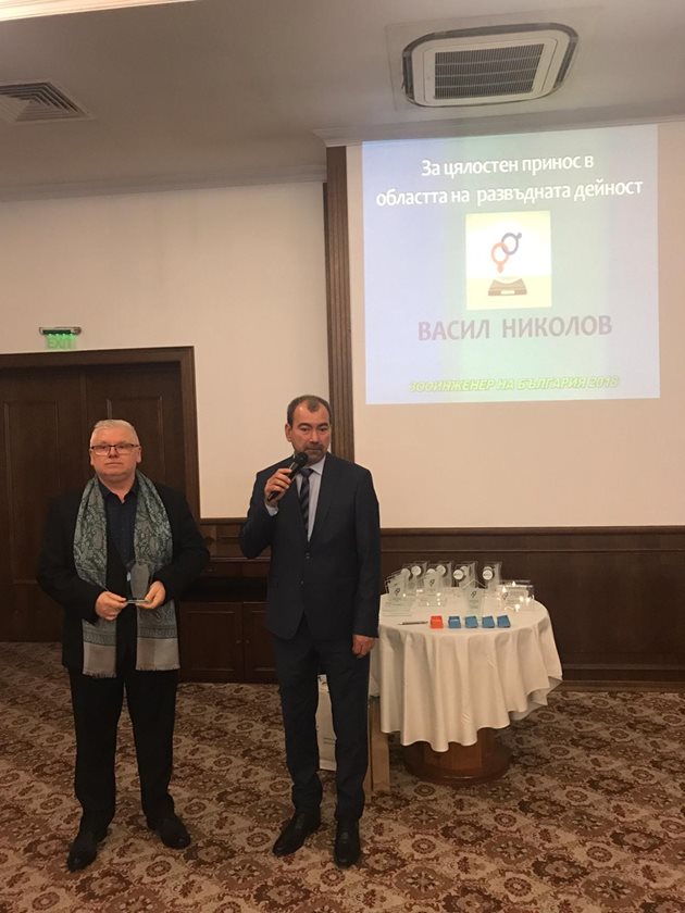 Проф. д-р Васил Николов (вляво) и изп. директор на ИАСРЖ Георги Йорданов