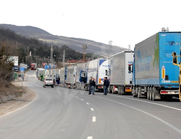 Очаква се днес първите камиони, превозващи украински хранителни продукти, да започнат да преминават транзитно през Полша
СНИМКА: Архив