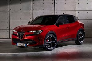 Alfa Romeo Milano "живя" 5 дни, след това смени името на Junior. Снимки: производителите