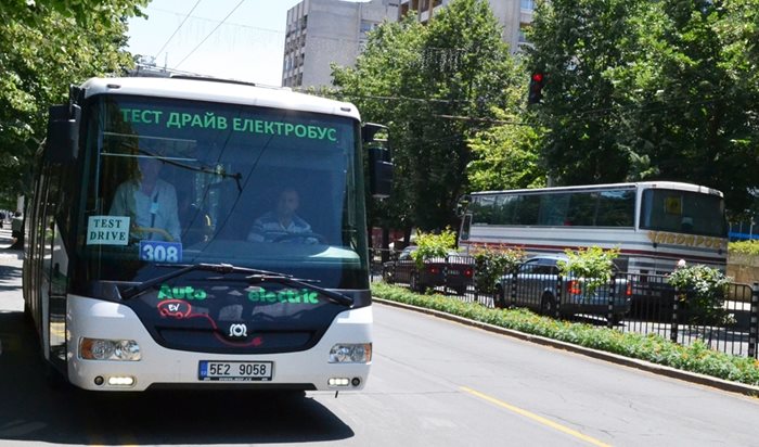 Освен за купуване на електробуси общините ще могат да използват средствата и за зарядни станции.