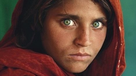 Зеленоокото момиче от Афганистан ще бъде освободено под гаранция
