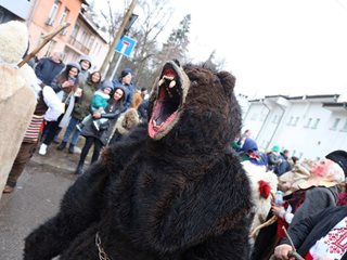 Над 12 000 души ще пристигнат в Перник, за да участват в "Сурва"