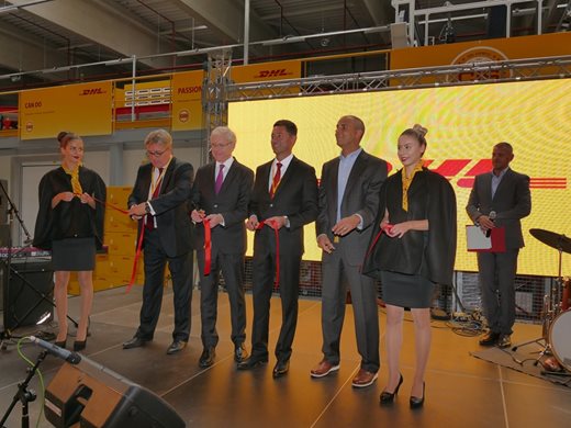 С нова база на DHL на летището пратките ще идват по-бързо