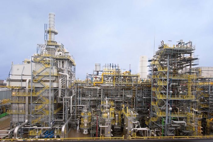 “Лукойл" доказал, че може да преработва 50% неруски петрол, и това се виждало от митническите декларации, казват депутати.