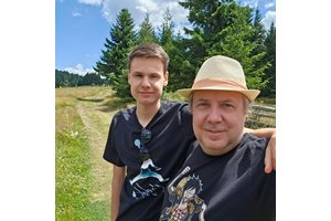 Ненчо Илчев със сина си Момчил, който догодина ще бъде абитуриент.