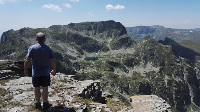 Поглед към Мальовица от връх Орловец
