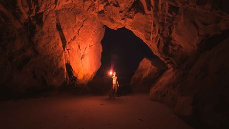 Митът за пещерата на Платон – имаме ли смелост да се откъснем от неговата поука?