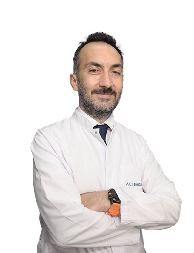 Бюлент Сачак, професор по естетична, пластична и реконструктивна хирургия в болница Acıbadem Ataşehir в Турция
