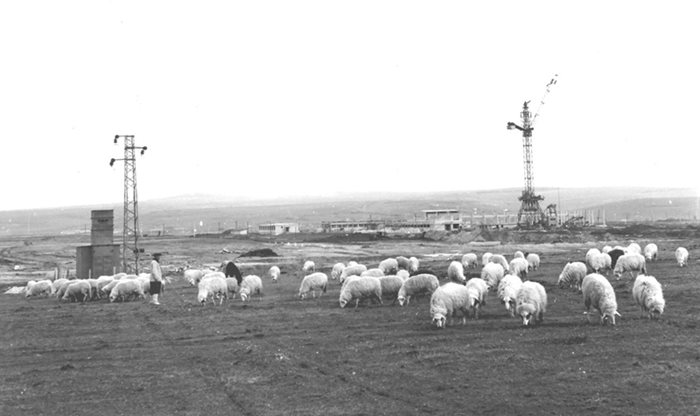 Началото на строителството на централата е през 1962 г.