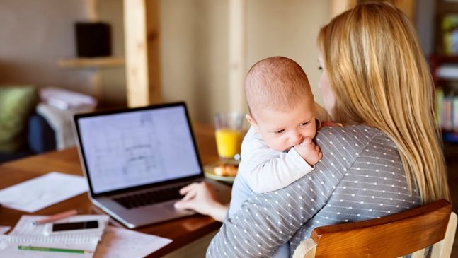 Може ли майчинството да се съвмести с успешна кариера?