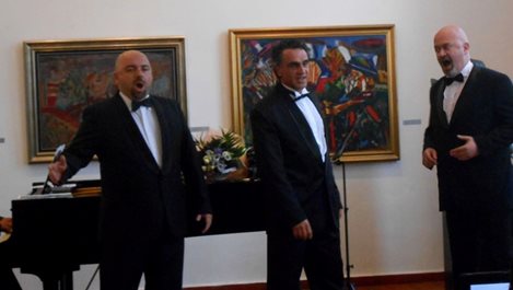 Трима тенори пеят за любов във Варна