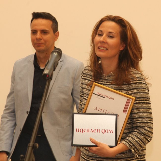 Явор Арсов от "Оргахим" даде награда на Надя Ушева и Иван Папазов