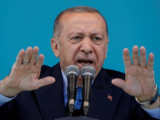Турската лира се е обезценила два пъти от началото на годината