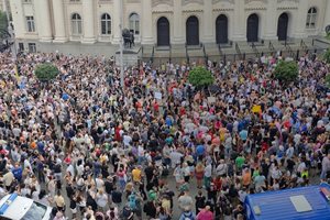 Тийнейджърите на протеста припознаха проблема на Дебора като свой.