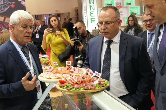 Порожанов присъства на откриването на 6 изложения за храни в София. Снимки пресцентър на земеделското министерство