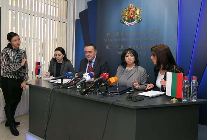 Министрите на енергетиката на България и Сърбия Теменужка Петкова и Александър Антич обясняват кога ще е готова газовата връзка между двете страни.