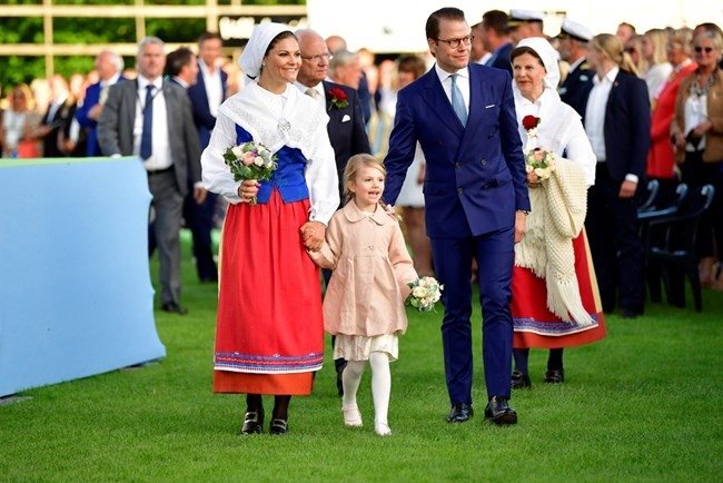 Шведската принцеса Естел с родителите си